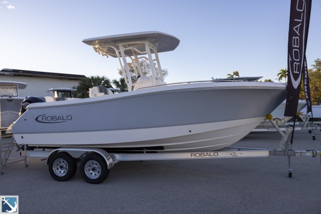 New 2024 Robalo 232 Explorer  Boat for sale